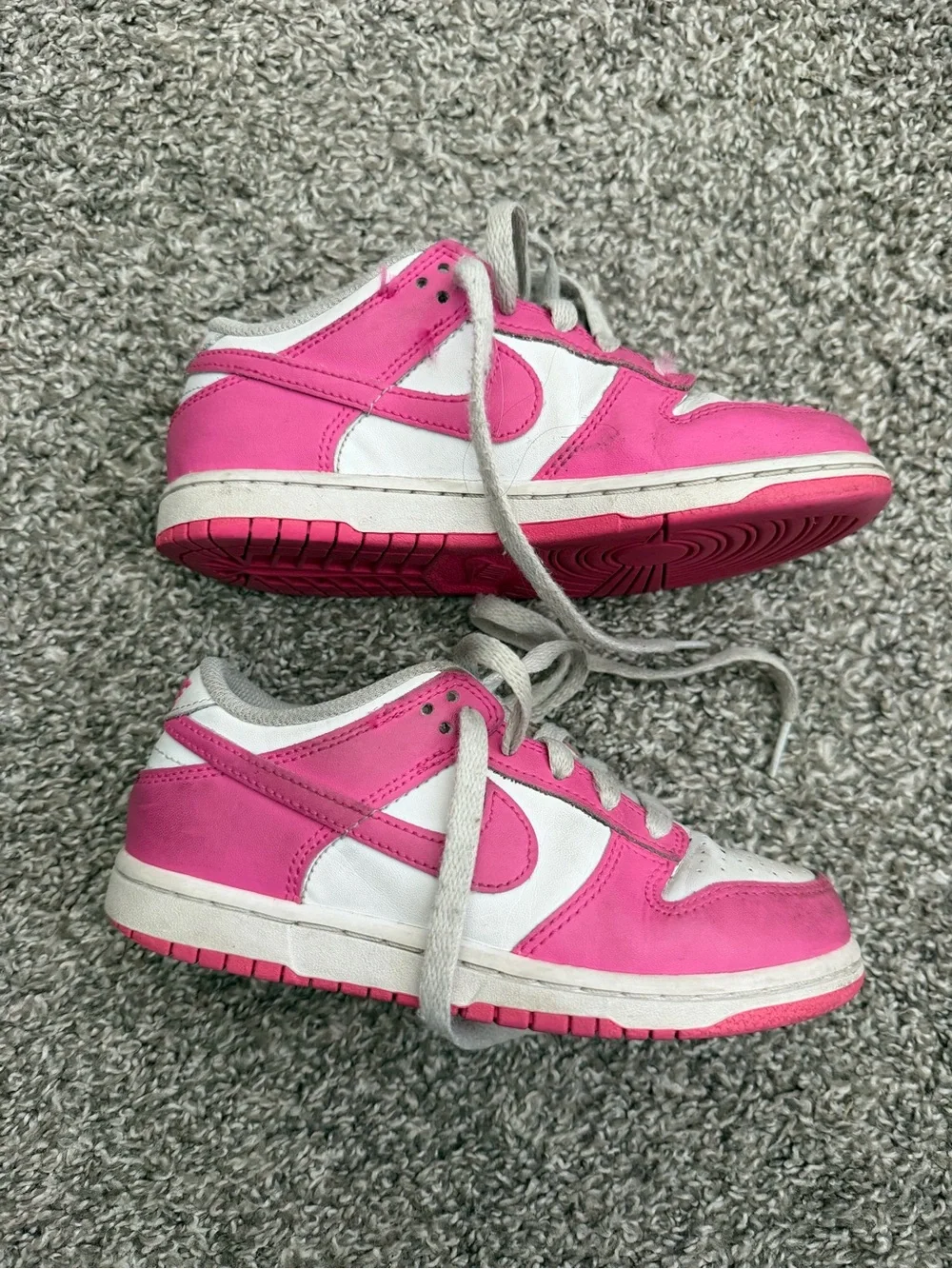 Nike Kids Pink and White Low-Top Sneakers with Bright Pink Swoosh - Picture 1 of 1